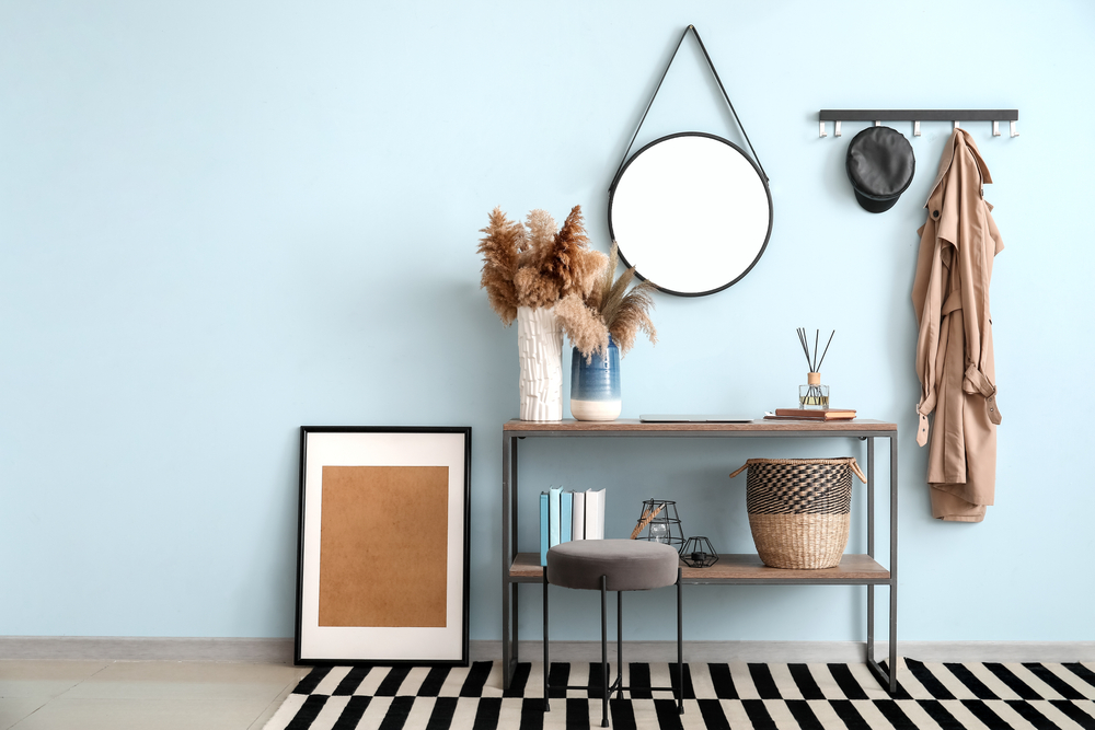 Ako si poradi� so zariaden�m nudnej chodby? Z�kladom je spr�vny n�bytok