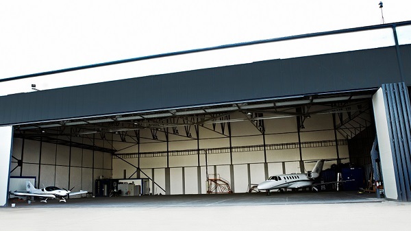 M�te lietadlo? M�me pre v�s super hang�r